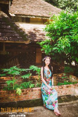 他揉捏她两乳不停呻吟动态图